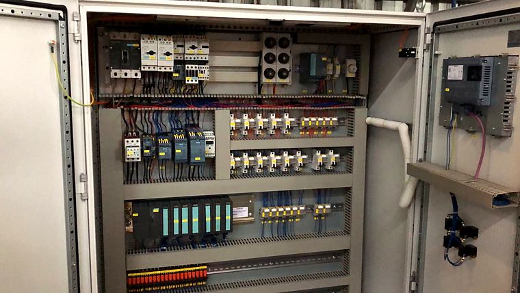 Panel with S7-300 and door-mounted HMI