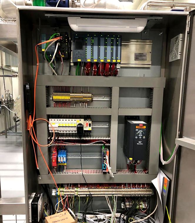 Panel with S7-1500 on a production line